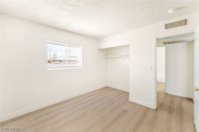 Building Photo - 5309 W Cheyenne Ave