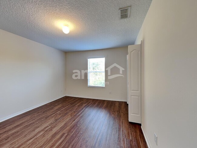 Building Photo - 1749 Oak Grove Chase Dr