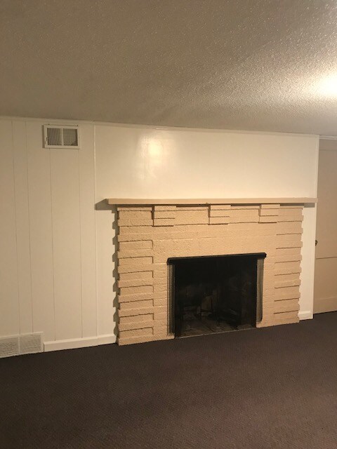 Building Photo - 228 W Nelson St