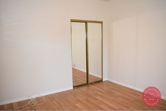 Building Photo - Charming 2-Bedroom Downtown Unit – Availab...