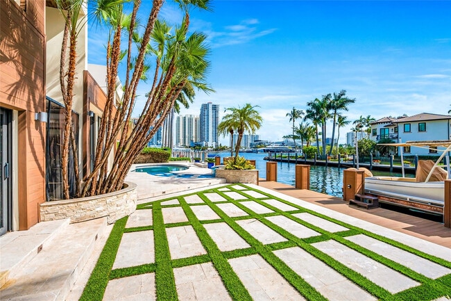 Building Photo - 2626 Castilla Isle