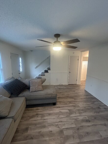 Building Photo - 6702 Jefferson Pl