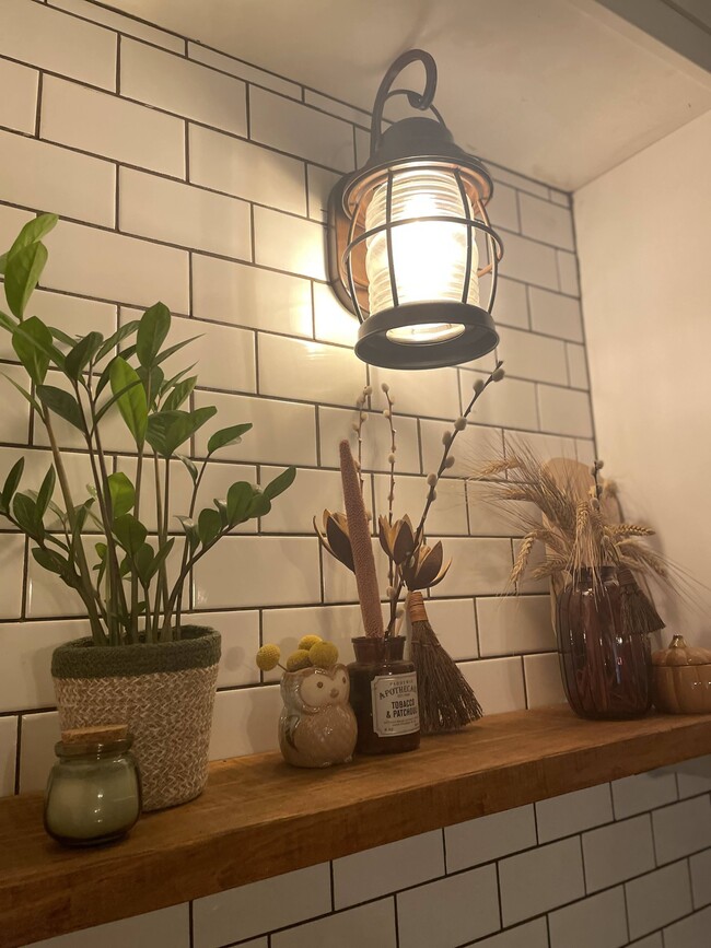 Building Photo - 1543 Hillhaven Dr