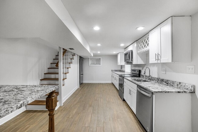 Building Photo - 3158 Westover Dr SE