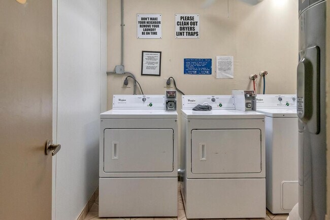 Building Photo - 1009 N Ocean Blvd