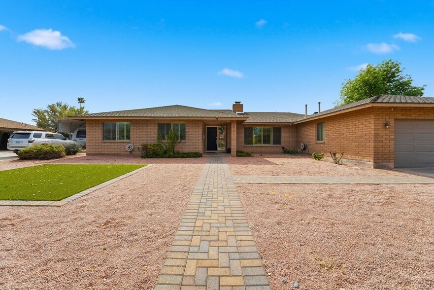 Building Photo - 2051 E Hermosa Dr