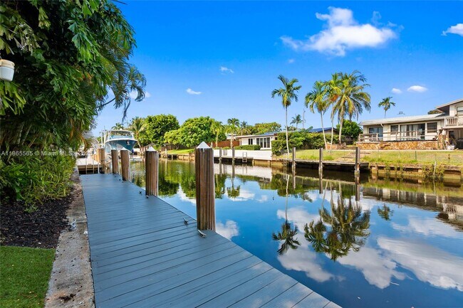 Building Photo - 2530 Okeechobee Ln