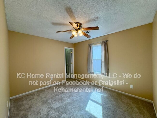 Building Photo - 8643 Melrose St