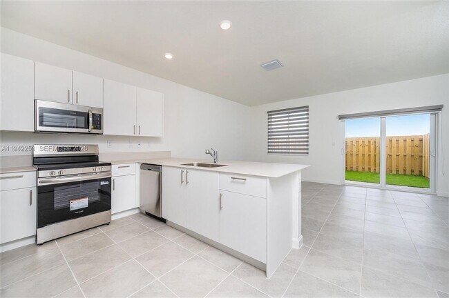 Building Photo - 2747 SE 26th Rd