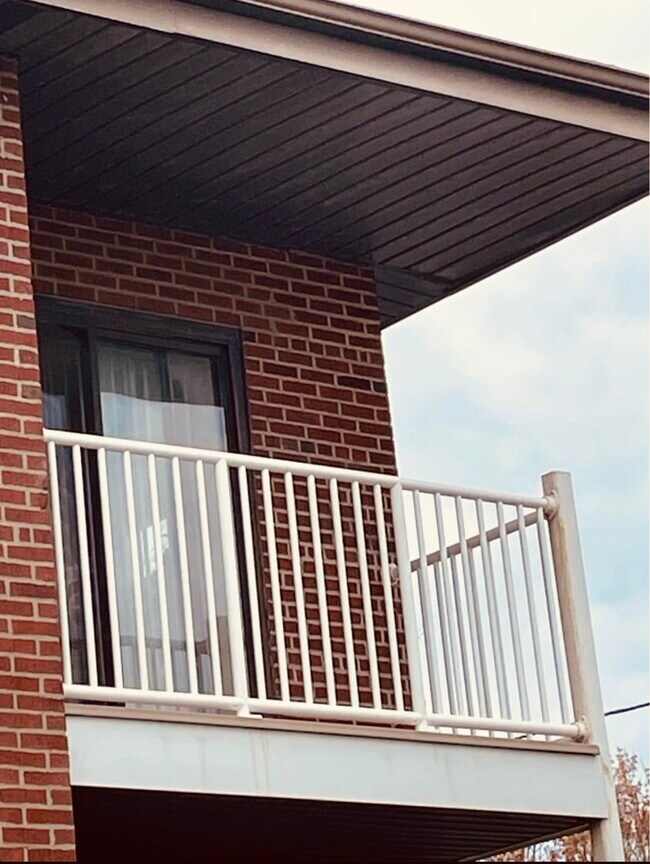 Balcony - 475 W Broadway