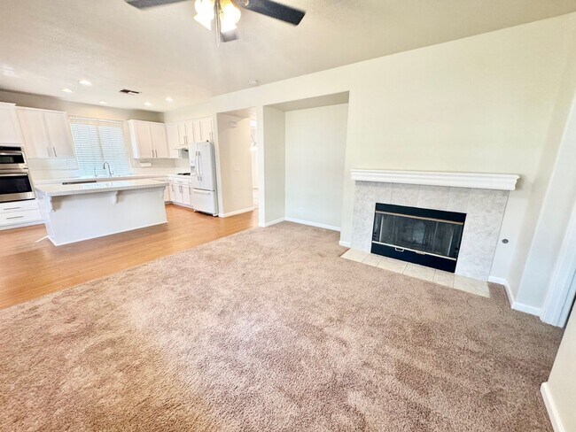 Building Photo - Beautiful 5 bed 3 bath Home in Wildhorse