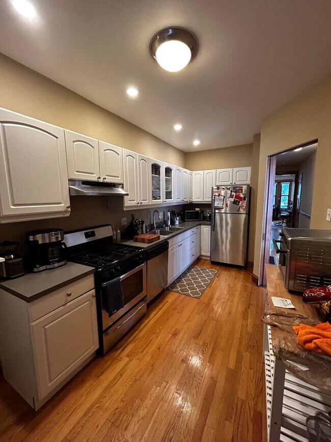 Building Photo - 3614 N. Paulina-3614-1