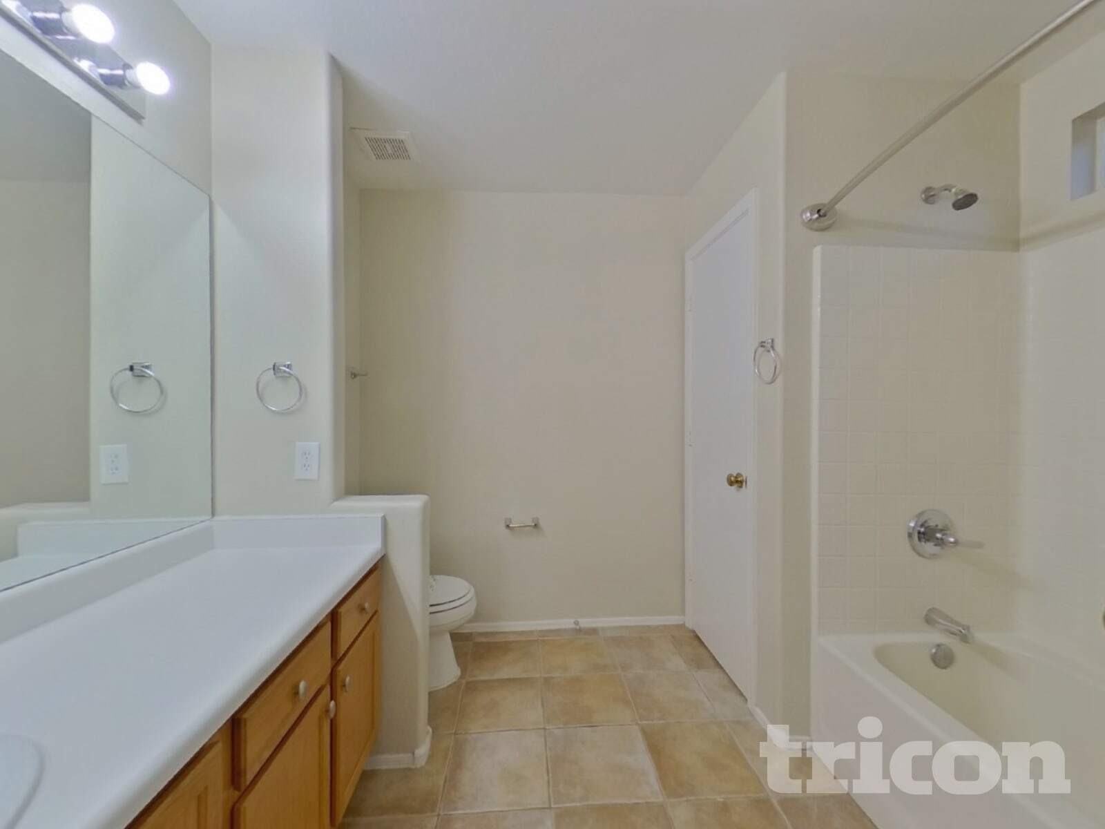 Building Photo - 1388 S Portland Ave