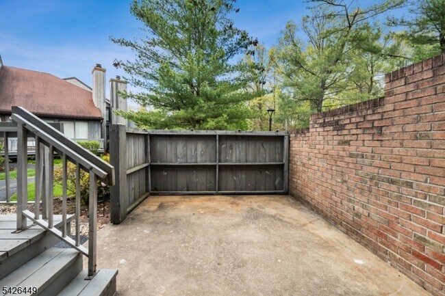 Building Photo - 257 Gemini Dr