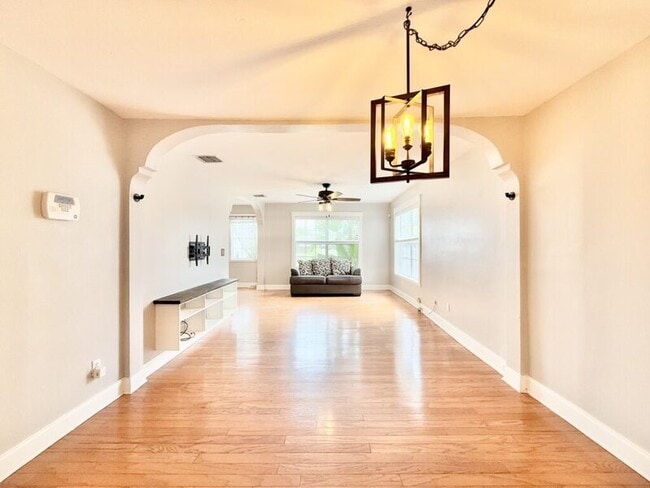 Building Photo - 909 W Fribley St