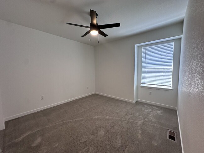 Building Photo - ~$1,000 OFF ONE MONTH'S RENT~ Stunning Thr...