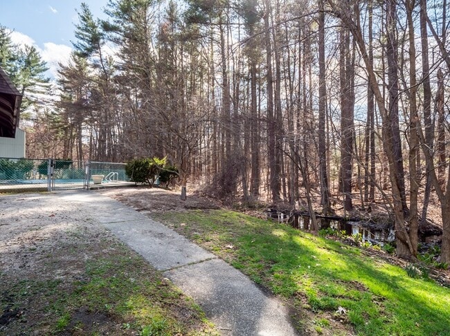 Building Photo - 374 Great Rd