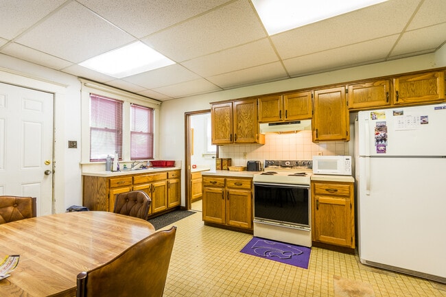 Building Photo - 353 N 15th St