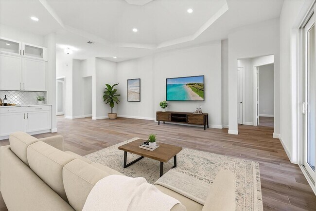 Building Photo - 2041 SW Driftwood St