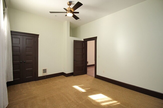 Building Photo - 1634 NW Everett St