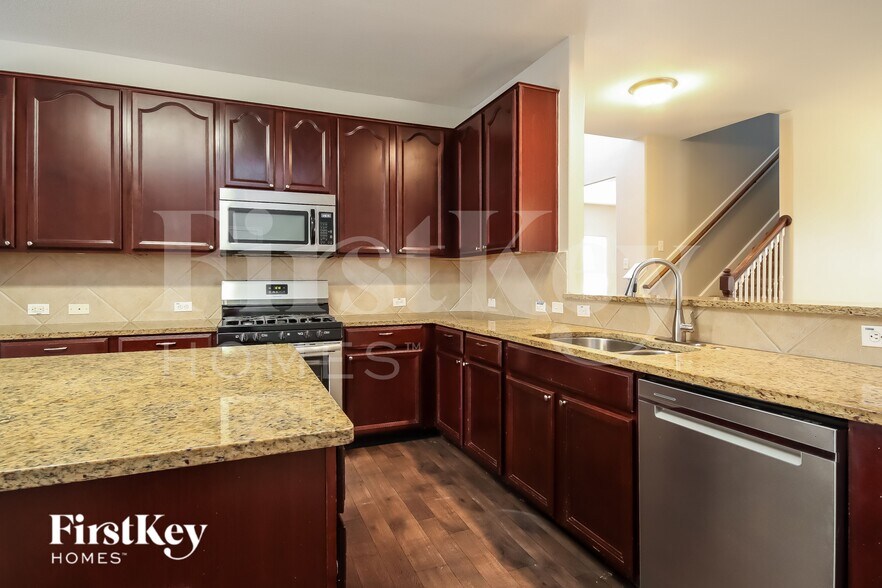 Building Photo - 8610 Sunny Gallop Dr