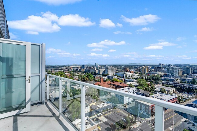 Building Photo - The Civic - 2 bed/2 bath, east facing 16th...