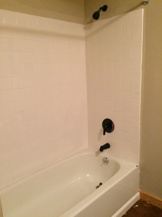 Building Photo - 16623 Bristoe Ave