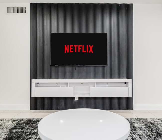 Building Photo - 1800 NW 4th Ave