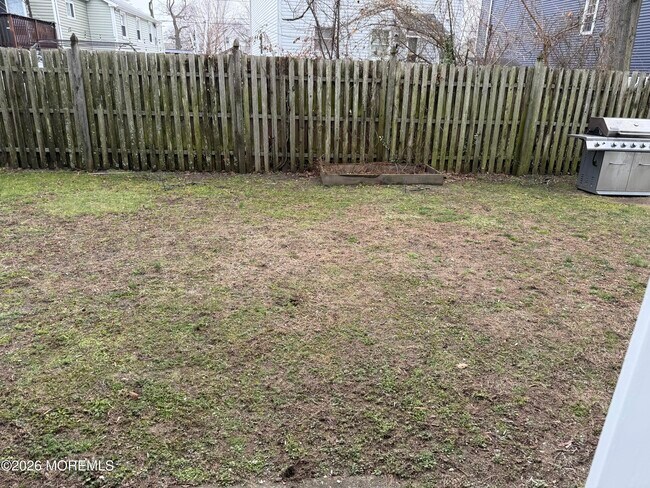 Building Photo - 4 Beachway Ave