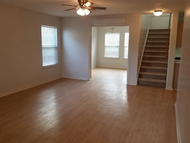 Building Photo - 839 Autumn Point Ln