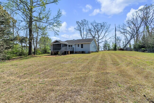 Building Photo - 204 Hattie Rd