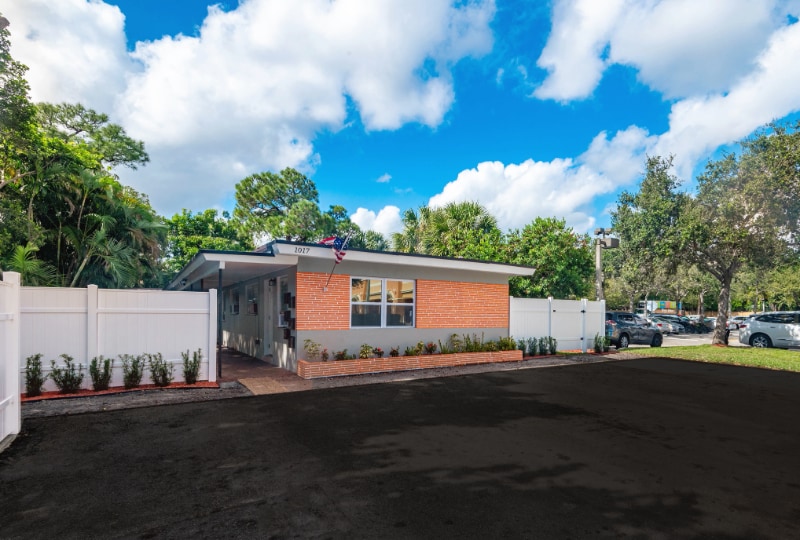 Building Photo - 1017 NE 14th Ave