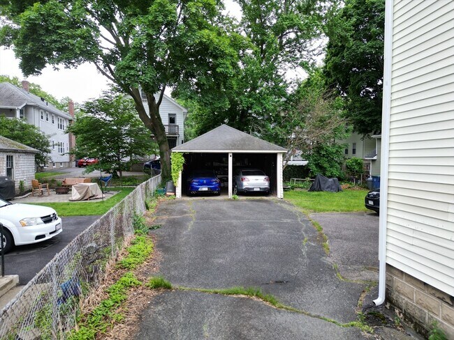 Building Photo - 219 Beech St