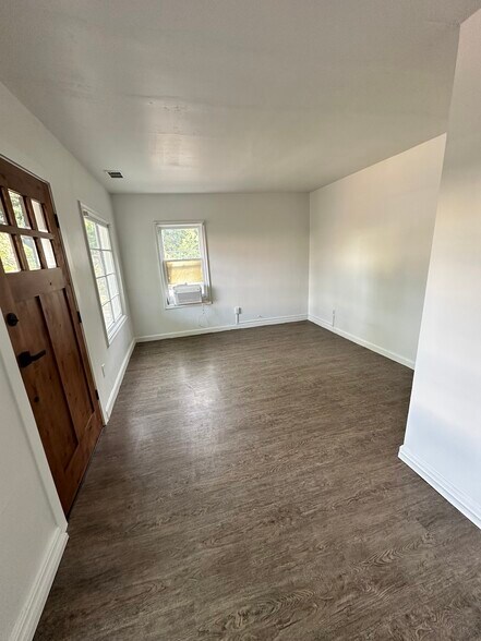 Building Photo - 1643 E Woodland Ave