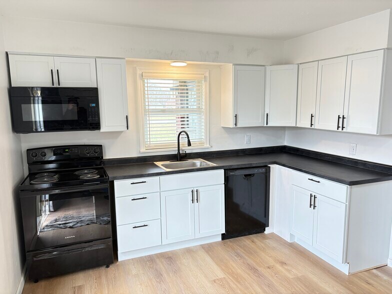 Building Photo - 434 Cedar Glen Dr