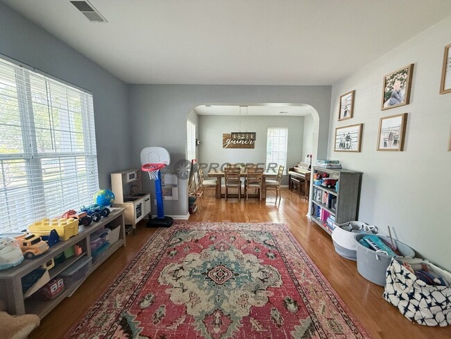 Building Photo - 833 Paran Oaks Dr