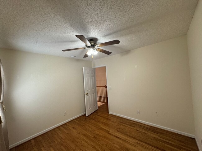 Building Photo - Charming Updated Townhouse in Bristol, VA