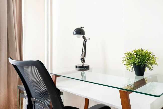 Building Photo - 223 E 14th St