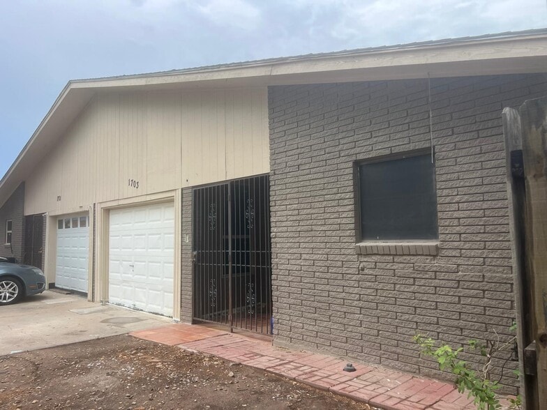 Building Photo - 1703 Iowa St