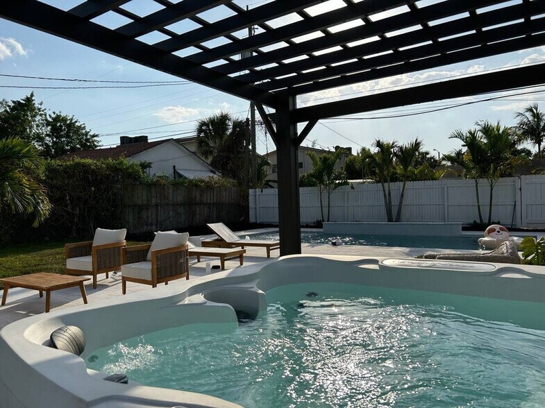 Building Photo - 415 S C St