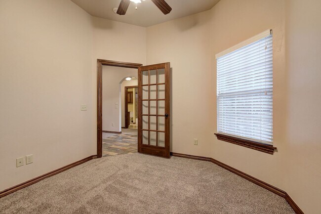 Building Photo - Beautiful & Large 4 Bed 2 Bath Home in Edmond!