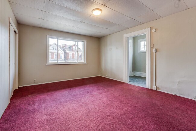 Building Photo - Available MAY 2026 - Beautiful, LARGE 4+ bedroom/2 bath GEM in South Side Slopes!