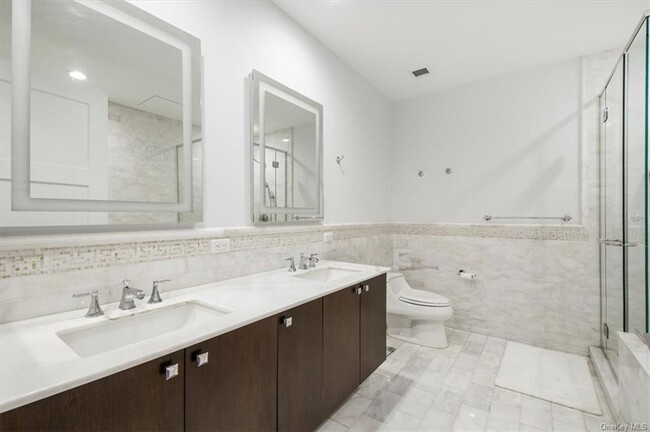 Building Photo - 5 Renaissance Square