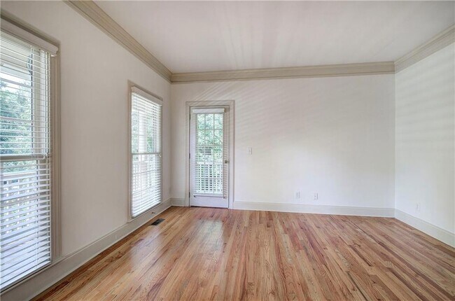 Building Photo - 2320 Starr Lake Dr NW