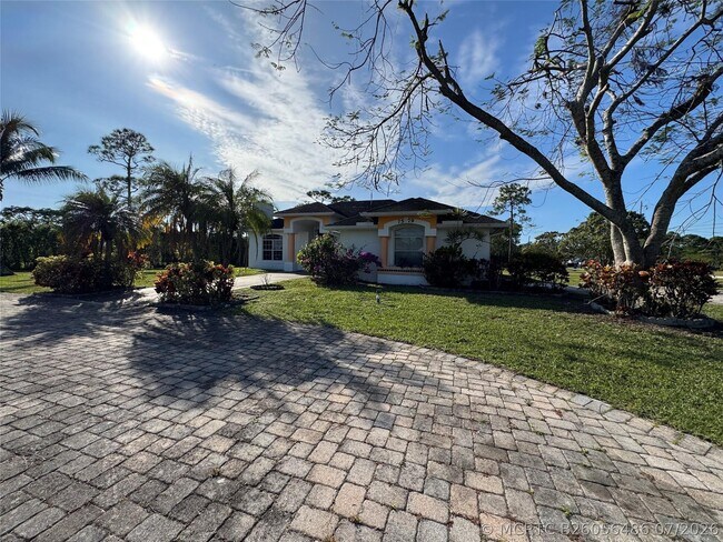 Building Photo - 7579 Coconut Blvd