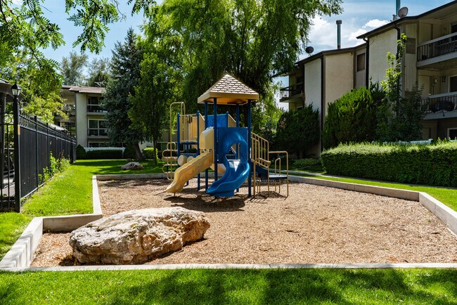 Building Photo - 5761 S Waterbury Cir