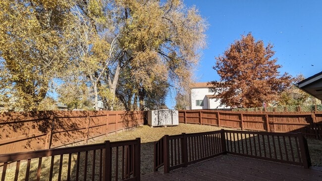 Building Photo - SPACIOUS TWO STORY 3 BED/2.5 BATH WITH FEN...