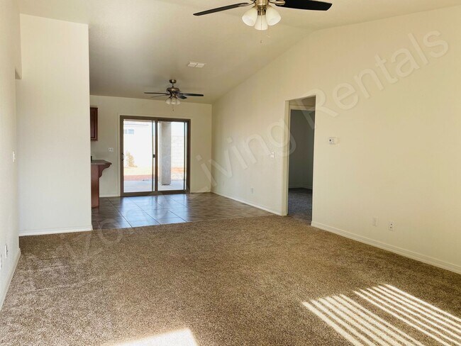 Building Photo - BEAUTIFUL 3 BEDROOM 2 CAR GARAGE HOME