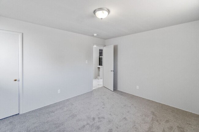 Building Photo - Single Family Home on Spokanes North Side!!