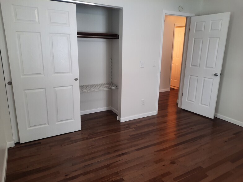 Building Photo - 144 Brentwood Dr